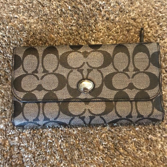 Coach Handbags - Coach Trifold Wallet